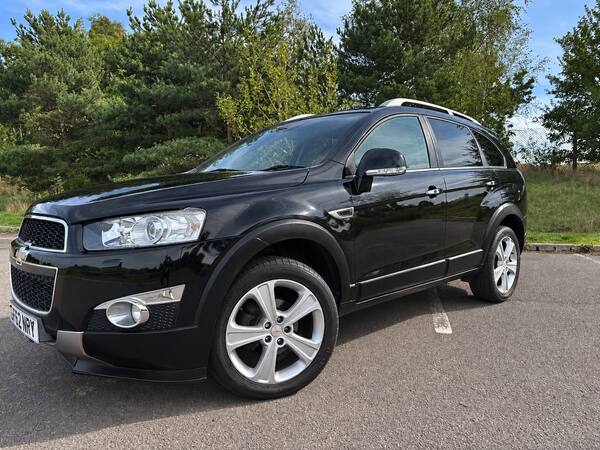 Black Chevrolet Captiva LTZ