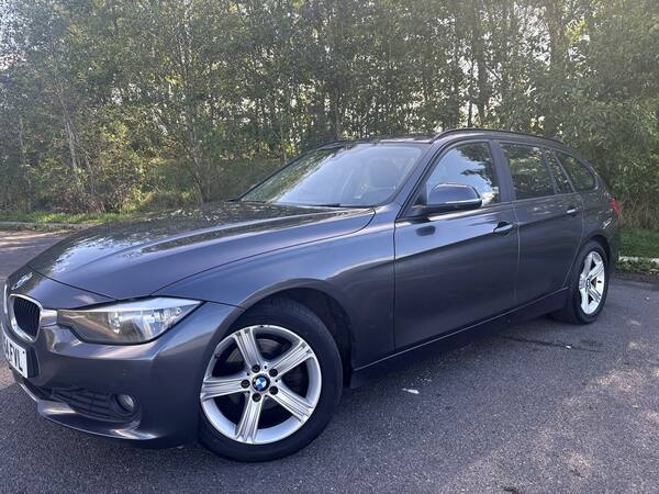 Grey BMW 318d SE