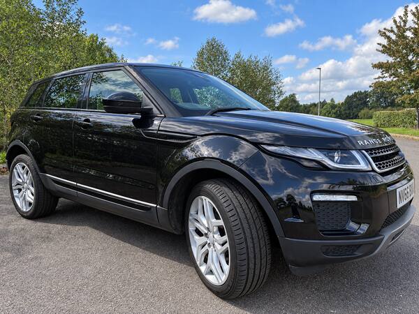 Black Range Rover Evoque