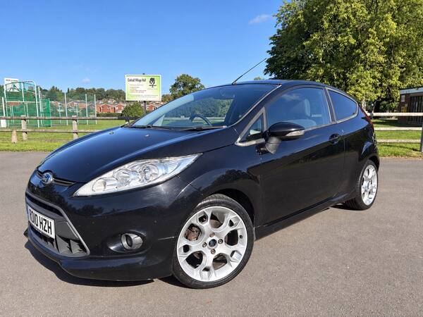 Black Ford Fiesta Zetec S